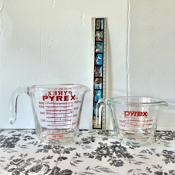 Pyrex Glass Measuring Cups Set - Picture 14 of 14